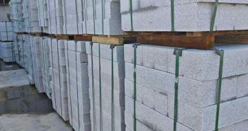 赤峰芝麻白路牙石，路侧石