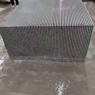 赤峰芝麻白毛板荒料切割