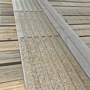 赤峰黄金麻盲道石 盲条