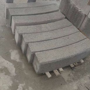 赤峰芝麻白弧形路牙石