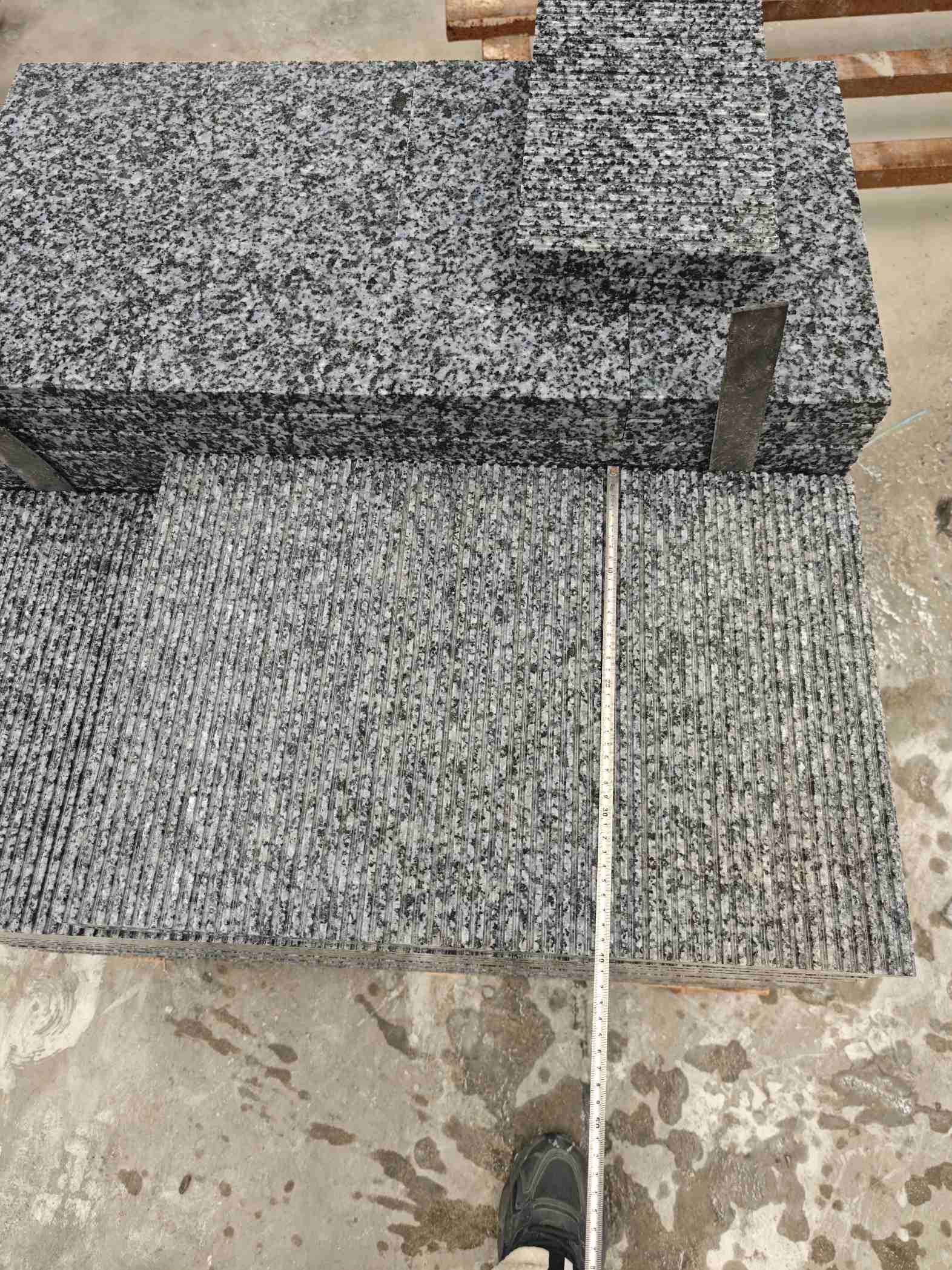 赤峰芝麻黑拉丝面