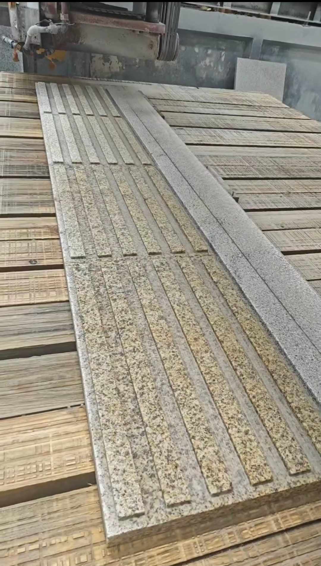赤峰黄金麻盲道石 盲条