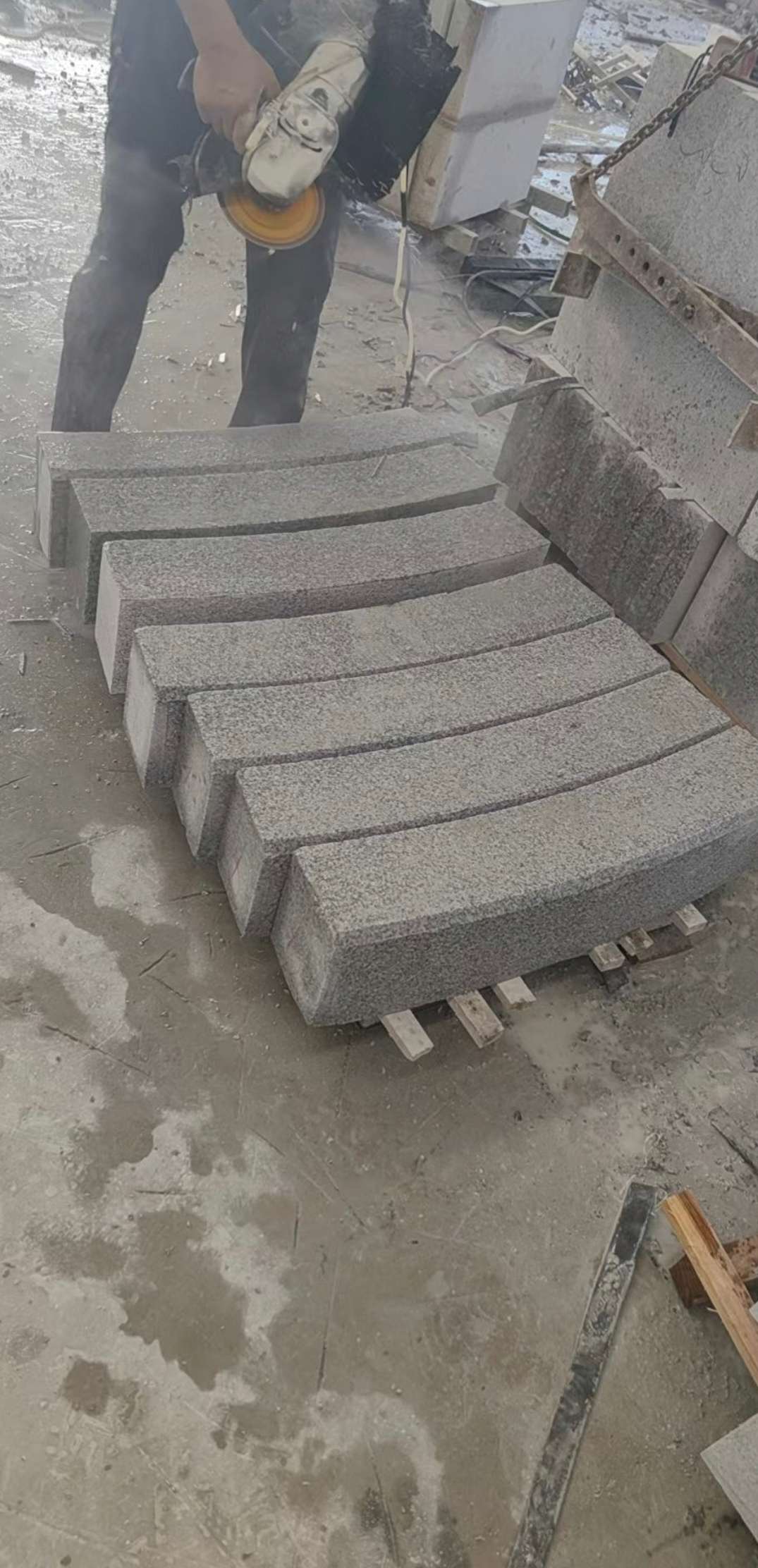 赤峰芝麻白弧形路牙石