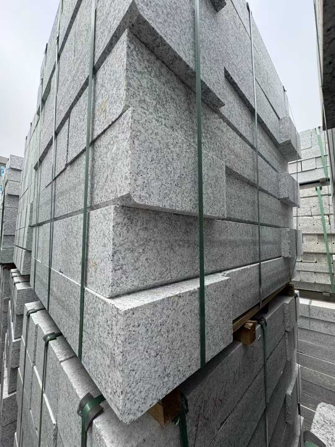 赤峰芝麻白路牙石 马路牙子