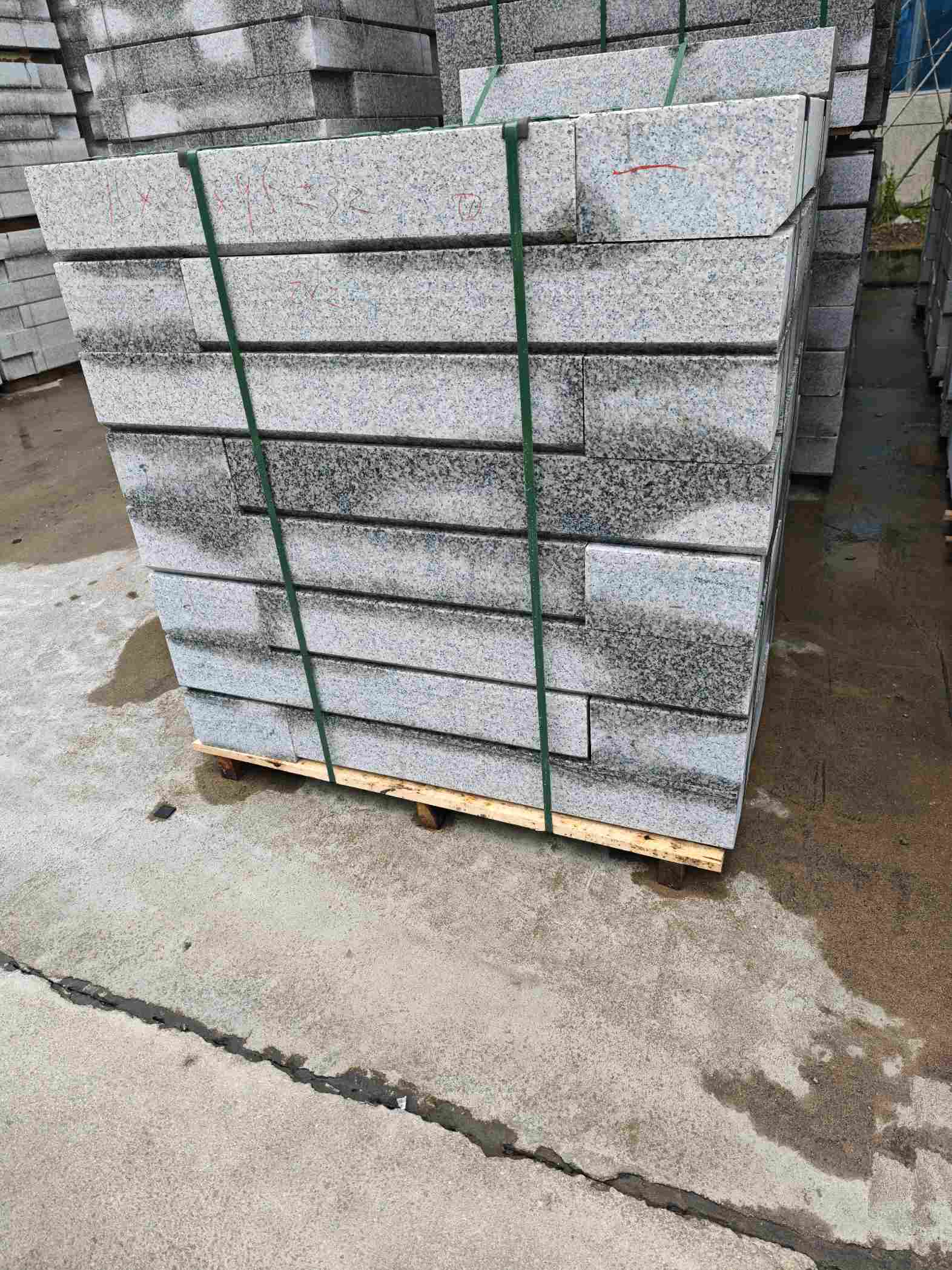 赤峰芙蓉白路牙石，马路牙子